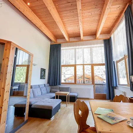 Haus Der Mitte 메이른호픈