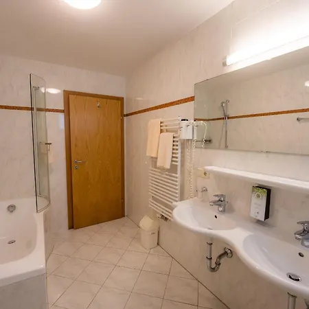 Haus Der Mitte * 메이른호픈